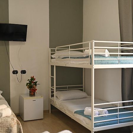 La Gloria Rho Private Rooms Only מראה חיצוני תמונה