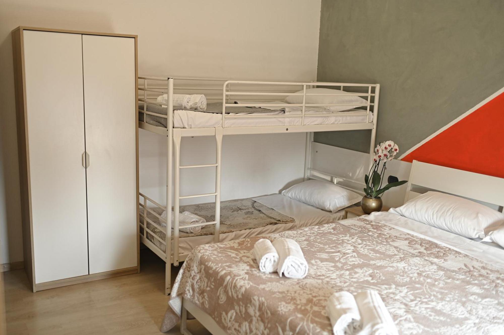 La Gloria Rho Private Rooms Only מראה חיצוני תמונה