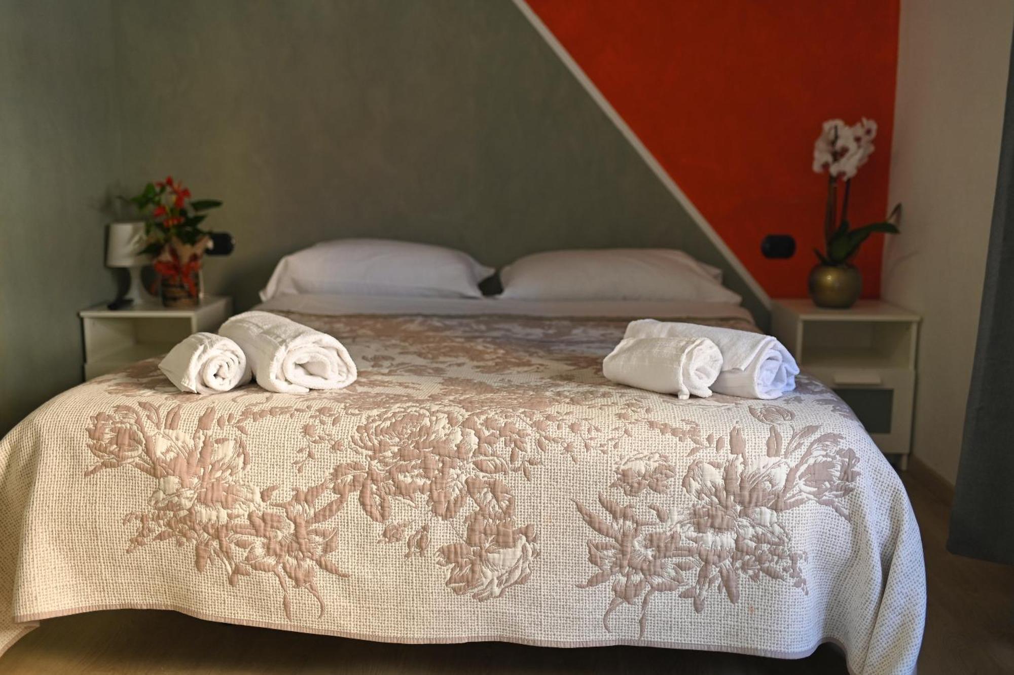 La Gloria Rho Private Rooms Only מראה חיצוני תמונה