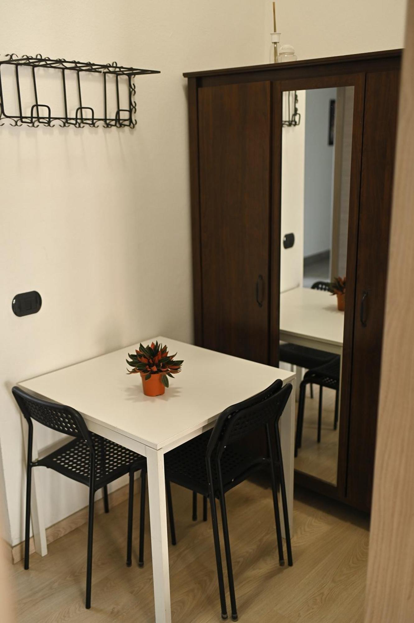La Gloria Rho Private Rooms Only מראה חיצוני תמונה