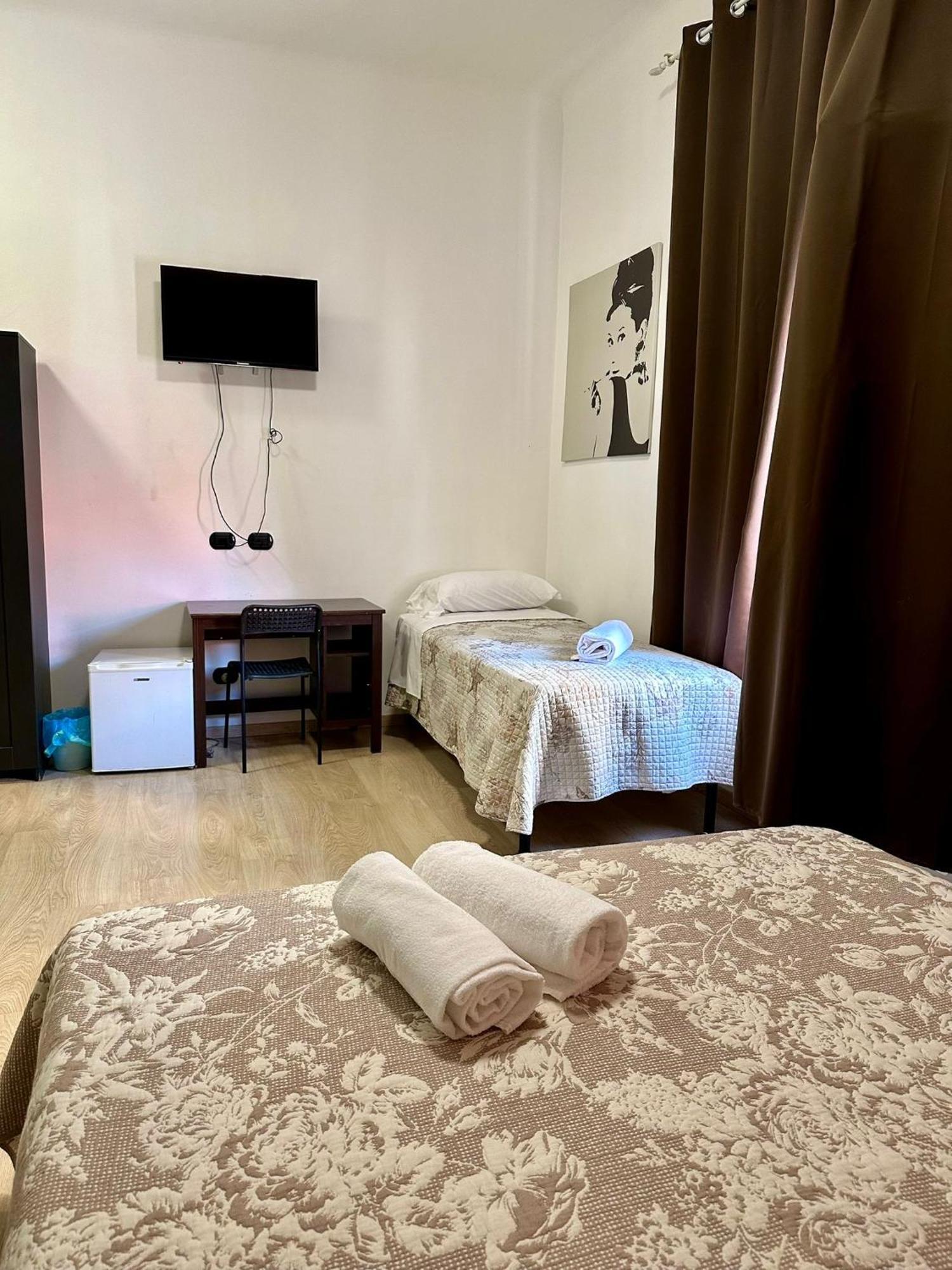 La Gloria Rho Private Rooms Only מראה חיצוני תמונה